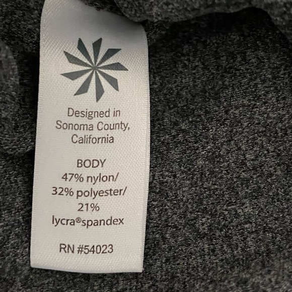 EUC Athleta Salutation 7/8 tights - Picture 8 of 11